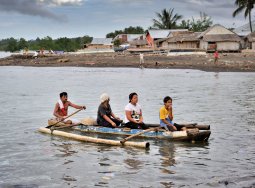 Лихага (Lihaga) — это микроскопический остров у северо-восточного побережья Сулавеси. Помимо песка и моря, сей объект туристического паломничества не отягощен иными достопримечательностями.