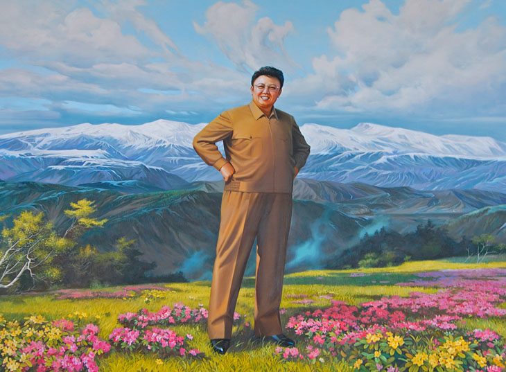 В ходе руководства корейской революцией великий вождь товарищ Ким Ир Сен на основе идей чучхе дал научно обоснованные ответы на все вопросы, возникшие в революции и строительстве.  Он всесторонне систематизировал чучхейские идеи, теории и методы. Все они, разработанные великим вождем товарищем Ким Ир Сеном, исходят из принципов чучхе и воплощают их в себе.
Портреты Ким Ир Сена, его сына и жены в различных вариациях украшают собой любые общественные здания. Статус сооружения легко определить по размеру такового портрета. В музее революции конный портрет имеет размер с вертолетную площадку. Сфотографировать, к сожалению, не удалось. Не только не пускают с фотокамерами, но и в целом иностранцам доступны лишь два зала из двух десятков. В одном зале портреты и фотографии Ким Ир Сена, в другом — принесенные из леса пни с антияпонскими лозунгами. Пни представляют собой заповедную у нас могильную сосну (растущую тут повсеместно, как сорняк), а престарелый Ким Ир Сен на фотографиях подозрительно похож на нашего Брежнева в переходном возрасте (с этого света на тот).
