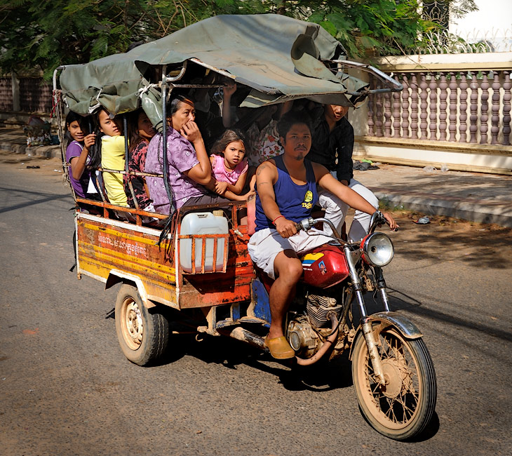Мотоцикл с коляской, именуемый на тайский манер 