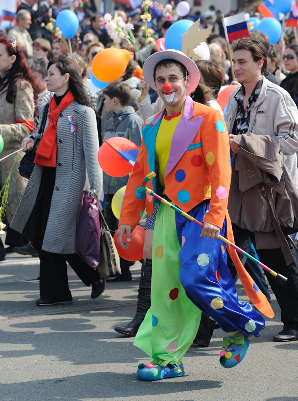 А униформа клоуна — самый подходящий костюм для данного мероприятия.