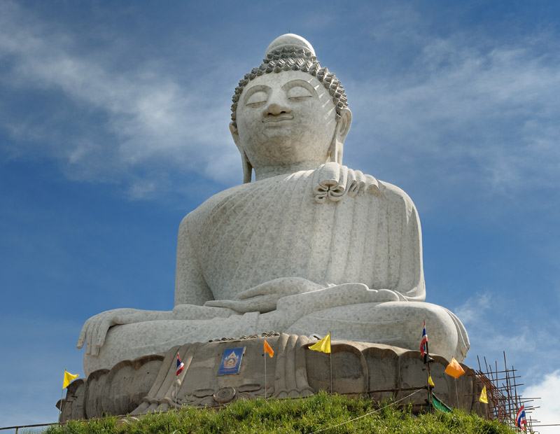 И конечно же очередная Самая Большая Статуя Будды. Круглолицый мраморный идол уютно устроился на самой высокой вершине острова.