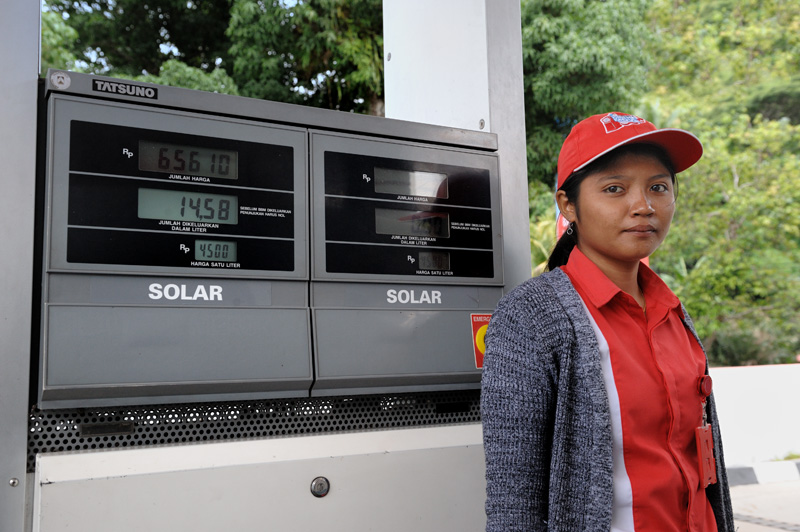 Бензин стоит ровно в два раза дешевле, чем во Владивостоке. При этом стоимость бензина и дизельного топлива на Сулавеси одинакова.