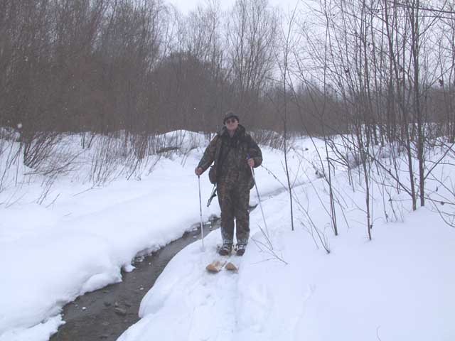
      Вот так же когда-то вдоль этого ручья шел на лыжах Арсеньев на встречу с Дерсу.
    